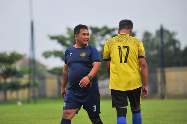 Pertandingan Persahabatan Tim Pelatih dan Ofisial MUFC vs Dokar UAD – foto 6
