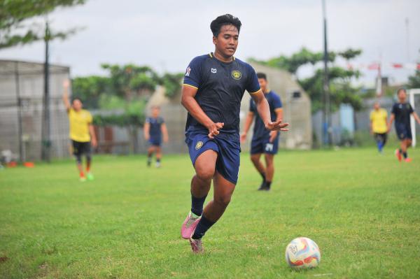 Pertandingan Persahabatan Tim Pelatih dan Ofisial MUFC vs Dokar UAD – foto 7