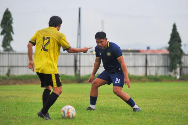 Pertandingan Persahabatan Tim Pelatih dan Ofisial MUFC vs Dokar UAD – foto 11