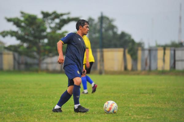 Pertandingan Persahabatan Tim Pelatih dan Ofisial MUFC vs Dokar UAD – foto 10