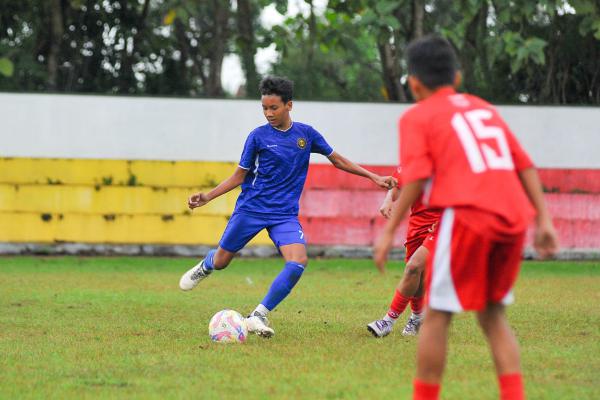 Pertandingan Persahabatan MU U-14 vs Persiba Development – foto 2