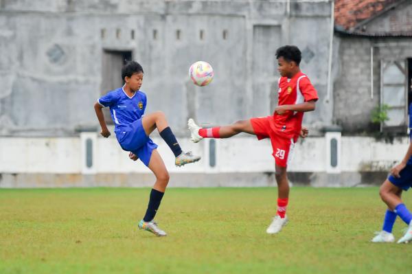 Pertandingan Persahabatan MU U-14 vs Persiba Development – foto 4