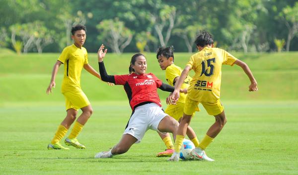 Pertandingan MUFC U-14 vs Timnas Putri – foto 1