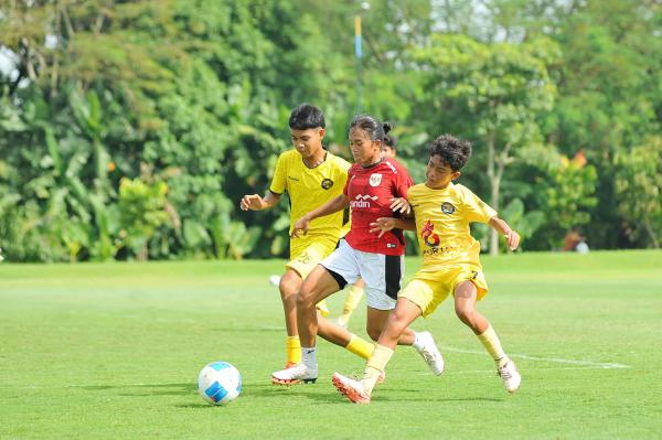 Pertandingan MUFC U-14 vs Timnas Putri – foto 4