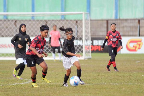 Piala Pertiwi U-14 MU Jelita vs SNC Akademi – foto 12