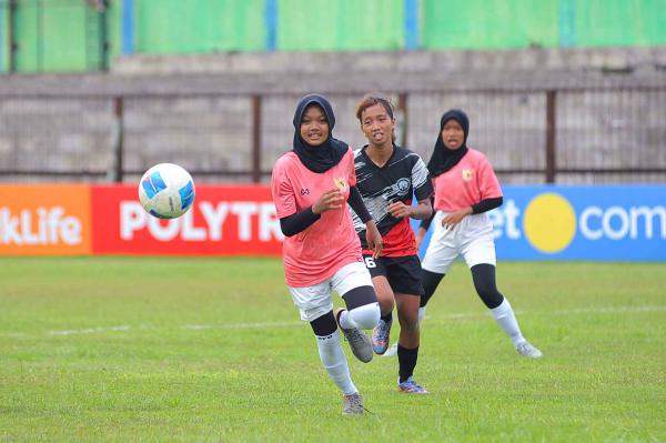 Aksi para pemain Mataram Utama Jelita U-16 di Piala Pertiwi – foto 4