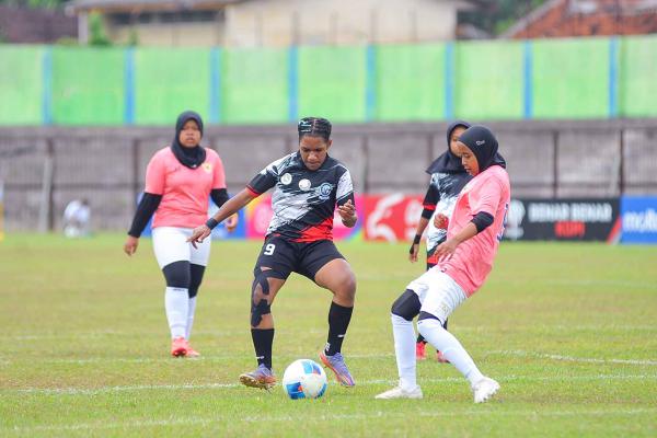Aksi para pemain Mataram Utama Jelita U-16 di Piala Pertiwi – foto 5