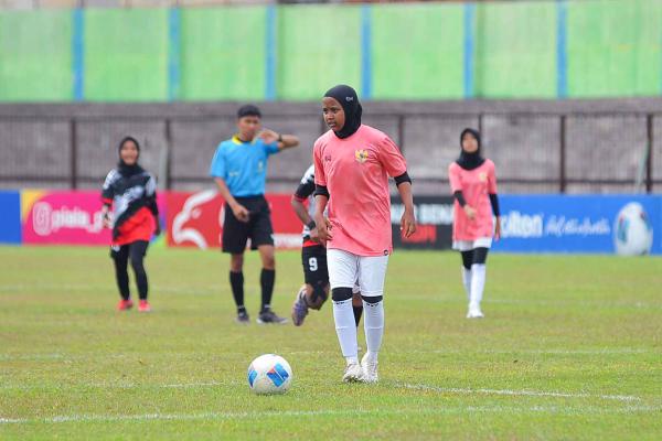 Aksi para pemain Mataram Utama Jelita U-16 di Piala Pertiwi – foto 8