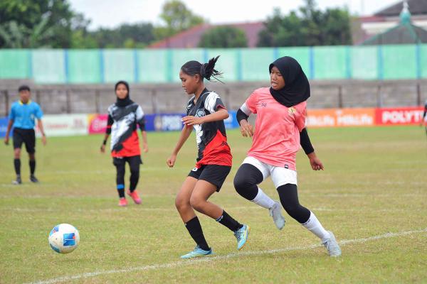 Aksi para pemain Mataram Utama Jelita U-16 di Piala Pertiwi – foto 14